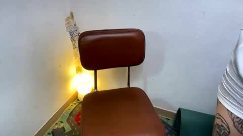 Snapshot of _layne chatting on 11.04.25 Layne online show from 11.04.25