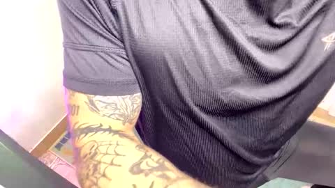 Snapshot of _layne chatting on 11.05.25 Layne online show from 11.05.25