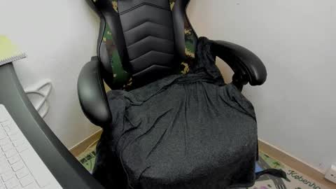 Snapshot of _layne chatting on 11.07.25 Layne online show from 11.07.25