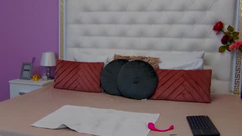 Lena Paul online show from 01.28.25