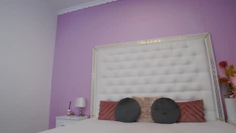 Lena Paul online show from 12.22.25