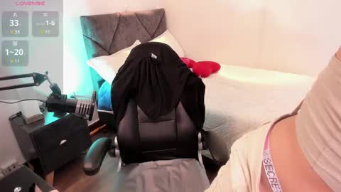 Lili  online show from 12.04.24