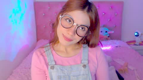 Snapshot of _lloou_ chatting on 12.19.24 Sofia 3 online show from 12.19.24