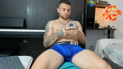 Snapshot of _logan_s chatting on 12.02.25 logan online show from 12.02.25