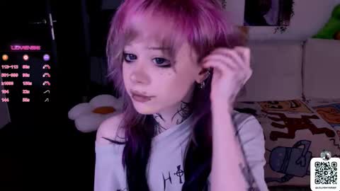 Snapshot of _lollyshy_ chatting on 10.13.25 Lolly online show from 10.13.25
