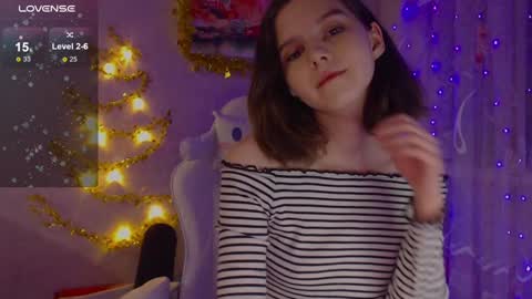 Snapshot of _lovelylu_ chatting on 12.27.24 Lu online show from 12.27.24