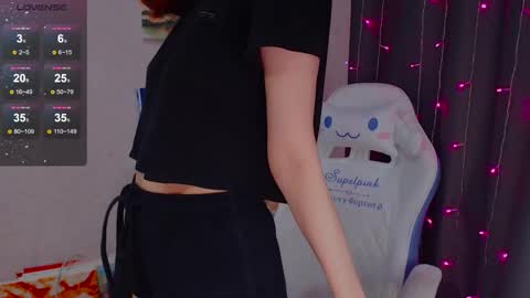 Snapshot of _lovelylu_ chatting on 10.07.25 Lu online show from 10.07.25