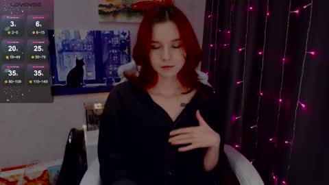 Snapshot of _lovelylu_ chatting on 10.12.25 Lu online show from 10.12.25