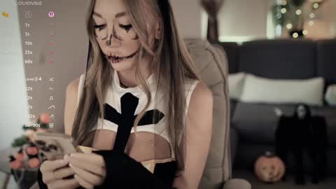 Melanie online show from 10.31.25