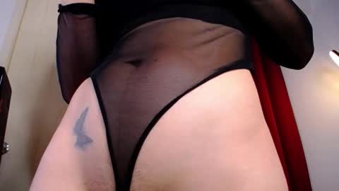 Snapshot of _luna10 chatting on 10.25.25 _luna10 online show from 10.25.25