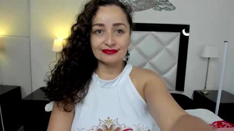  luna  sweet  online show from 02.28.25