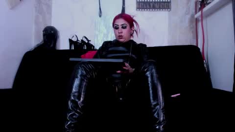 MISS LUNA online show from 09.23.25