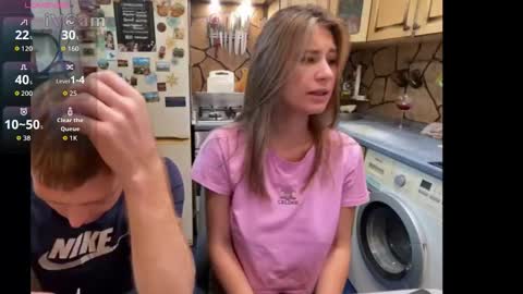 Snapshot of _magic_kis chatting on 09.10.25 _magic_kis online show from 09.10.25