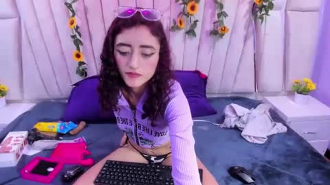 Snapshot of _maleja_19_ chatting on 10.11.25 maleja online show from 10.11.25