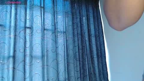 Snapshot of _mari_lunna_ chatting on 10.21.25 _mari_lunna_ online show from 10.21.25
