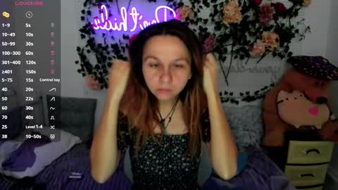 Snapshot of _mari_so chatting on 12.01.25 Scarlett online show from 12.01.25