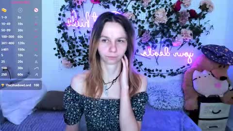 Snapshot of _mari_so chatting on 12.04.25 Scarlett online show from 12.04.25