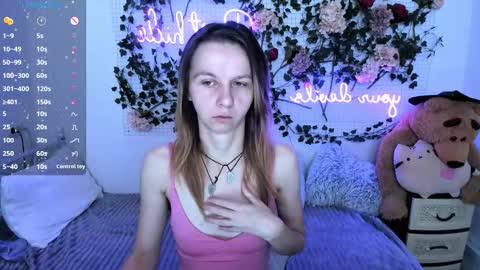 Snapshot of _mari_so chatting on 12.20.25 Scarlett online show from 12.20.25