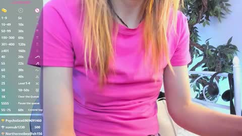 Snapshot of _mari_so chatting on 02.16.26 Scarlett online show from 02.16.26