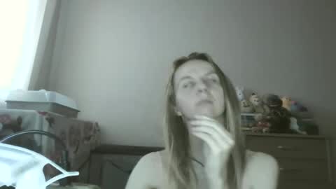 Snapshot of _mari_so chatting on 06.25.26 Scarlett online show from 06.25.26