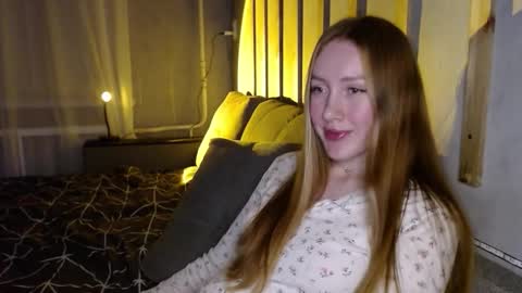 Snapshot of _marianne_ chatting on 11.05.25 online show from 11.05.25