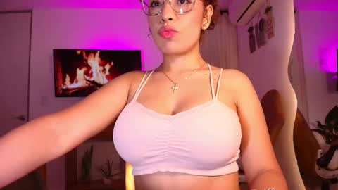 Snapshot of _megan_akbar chatting on 09.25.25 Marce online show from 09.25.25