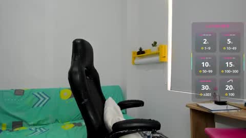 Juli online show from 10.21.25