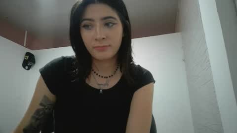 Snapshot of _mia_foster1 chatting on 11.15.25 Mia-foster online show from 11.15.25