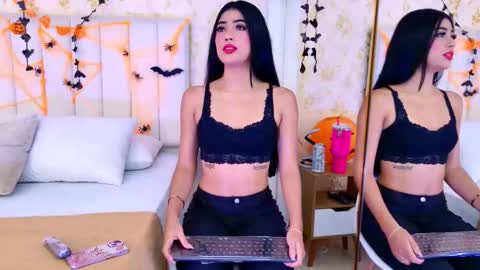 Mia Monroe online show from 10.19.25