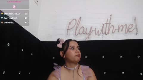  Mia  online show from 02.05.25