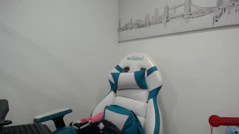  Mia  online show from 02.18.25