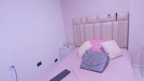 Mia  online show from 01.17.26