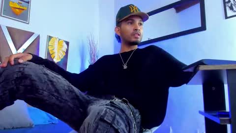 Snapshot of _miguel7w7 chatting on 12.15.25 miguel tomorrow from 200 pm Colombia to 1000 pm online show from 12.15.25