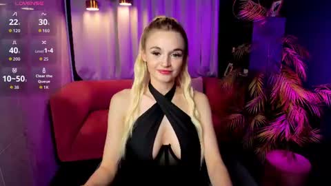 Snapshot of _mila_lux_ chatting on 06.13.26 Mila online show from 06.13.26