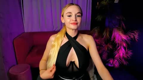 Snapshot of _mila_lux_ chatting on 07.02.26 Mila online show from 07.02.26