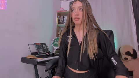 Snapshot of _miranda_hobbess chatting on 01.15.25 Camila independent model online show from 01.15.25