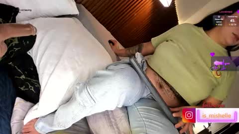 Snapshot of _mishelle chatting on 02.20.26 Mishelle online show from 02.20.26