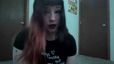 Snapshot of _miss_marie_ chatting on 11.18.25 _miss_marie_ online show from 11.18.25