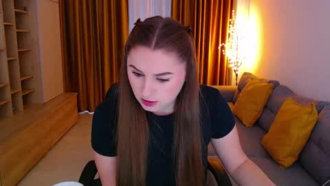 Mia online show from 04.15.26