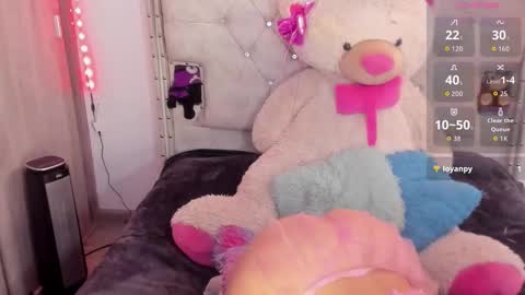 Snapshot of _missemily chatting on 10.10.25 Emi online show from 10.10.25