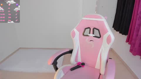 Hanna  Idependent Model   online show from 01.22.25