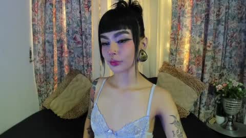 Snapshot of _mizuki chatting on 01.10.25 mizuki online show from 01.10.25