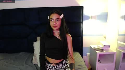 Snapshot of _mollyy chatting on 12.18.24 Molly online show from 12.18.24