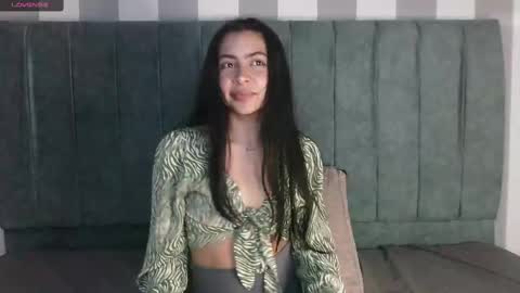 Snapshot of _mollyy chatting on 02.13.25 Molly online show from 02.13.25