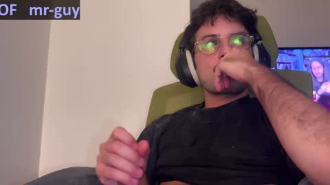 Snapshot of _mrguy_ chatting on 12.17.24 _mrguy_ online show from 12.17.24