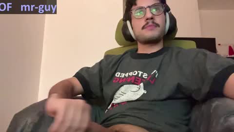 Snapshot of _mrguy_ chatting on 12.19.24 _mrguy_ online show from 12.19.24
