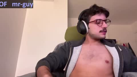 Snapshot of _mrguy_ chatting on 12.20.24 _mrguy_ online show from 12.20.24