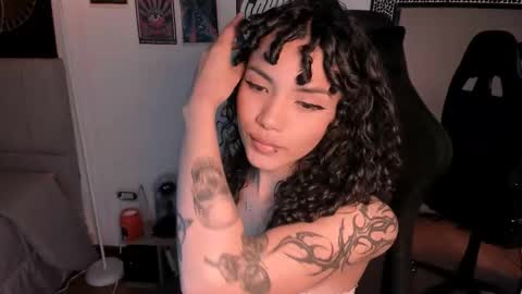 Snapshot of _natashawolf chatting on 10.10.25 Nati - Independ model online show from 10.10.25