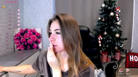 Snapshot of _naughty_megan_ chatting on 12.30.24 Megan online show from 12.30.24