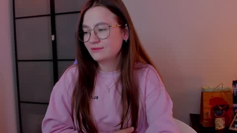 Mia with a big heart  online show from 01.24.25